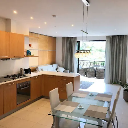 Modern With Valley Views *